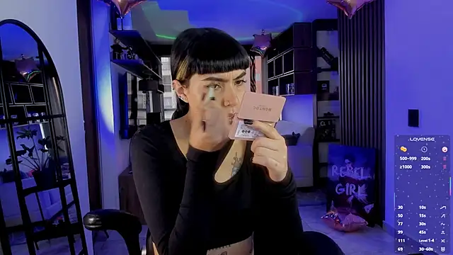 Saraa Desiree online show from February 24, 8:29 pm