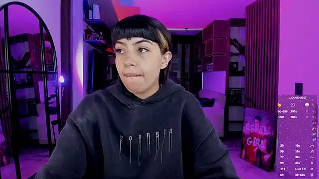 Saraa Desiree online show from February 18, 11:15 pm