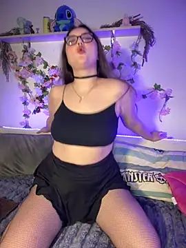 Snapshot of MiraLuccian chatting on October 8, 5:28 pm MiraLuccian online show from October 8, 5:28 pm