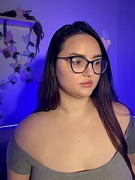Snapshot of MiraLuccian chatting on October 10, 9:20 pm MiraLuccian online show from October 10, 9:20 pm