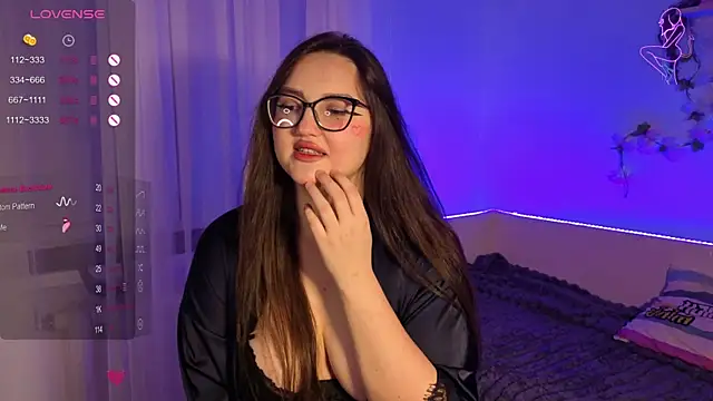 Snapshot of MiraLuccian chatting on September 22, 8:18 pm MiraLuccian online show from September 22, 8:18 pm