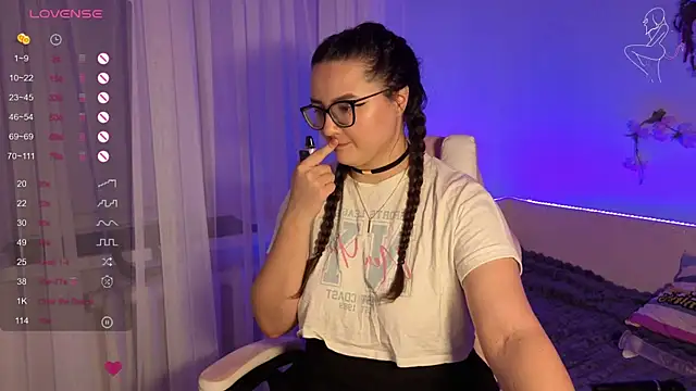 Snapshot of MiraLuccian chatting on September 21, 8:07 pm MiraLuccian online show from September 21, 8:07 pm