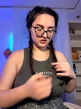 MiraLuccian online show from November 4, 8:25 pm