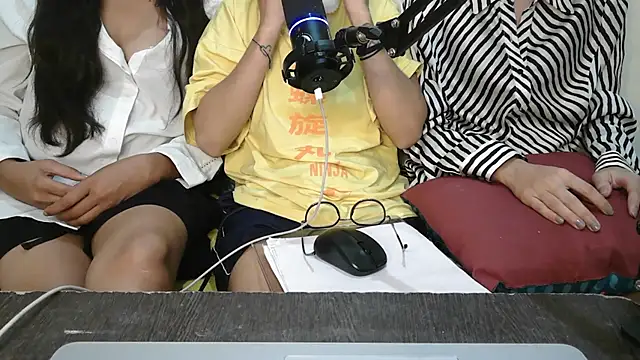 NaughtyThrouple007 online show from September 12, 6:15 pm