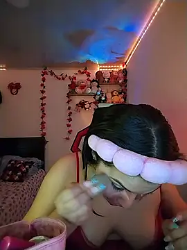 esmeralda jadees online show from May 28, 8:29 pm