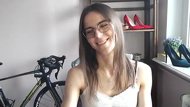 love megi online show from February 9, 3:03 pm