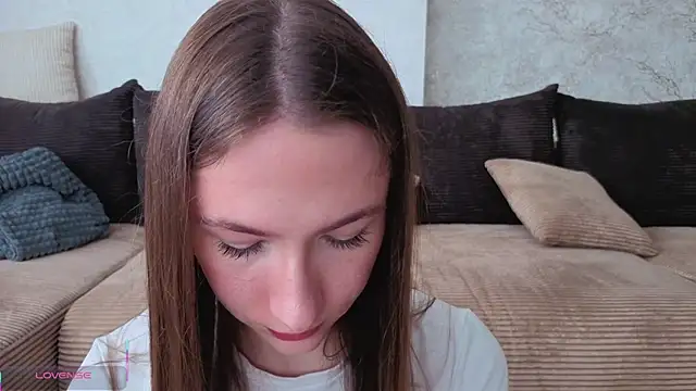 Kira mindnes online show from April 17, 6:26 am