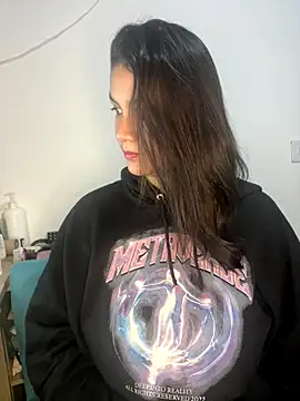 Snapshot of roldanmary chatting on October 11, 3:33 am roldanmary online show from October 11, 3:33 am