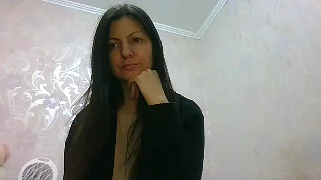 AliseWats online show from February 18, 5:01 pm