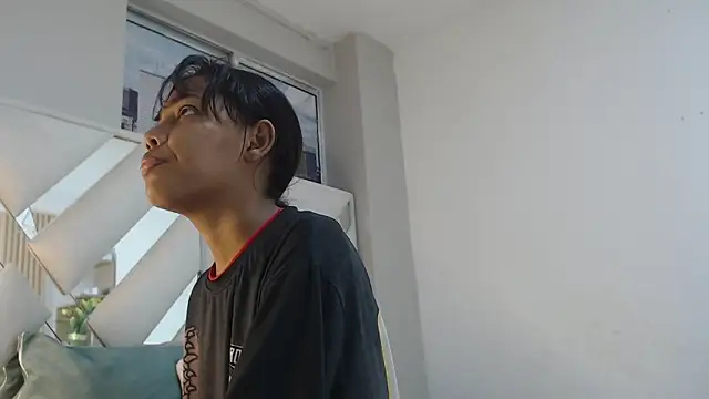 willow smitt online show from March 27, 1:01 pm