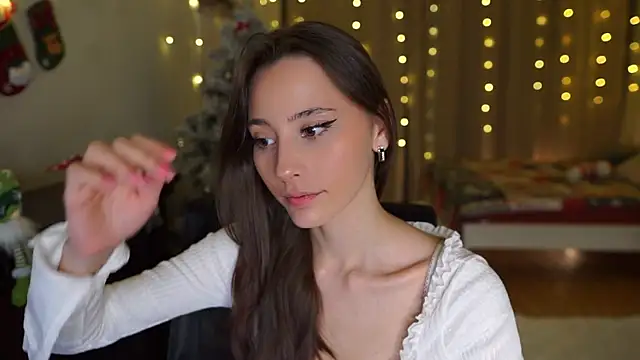 EditaBails online show from December 18, 7:51 pm