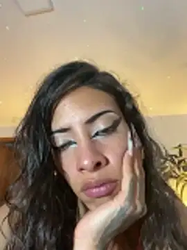 Lia Valmont online show from April 10, 3:01 am