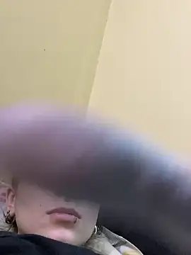 Snapshot of val_zx chatting on October 16, 6:32 pm val zx online show from October 16, 6:32 pm