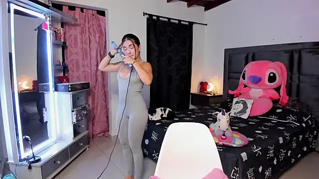 Paulet Johnson online show from April 14, 3:17 am