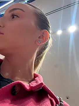 AlexisWhit online show from November 1, 8:51 am