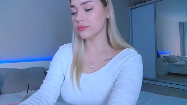 Snapshot of DIANAxxxDIAMOND chatting on October 15, 8:06 am DIANAxxxDIAMOND online show from October 15, 8:06 am