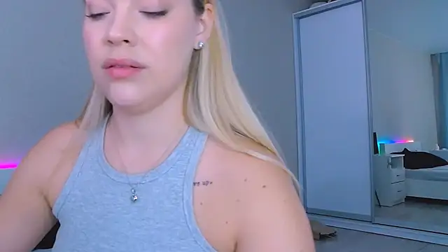 Snapshot of DIANAxxxDIAMOND chatting on September 26, 7:50 am DIANAxxxDIAMOND online show from September 26, 7:50 am