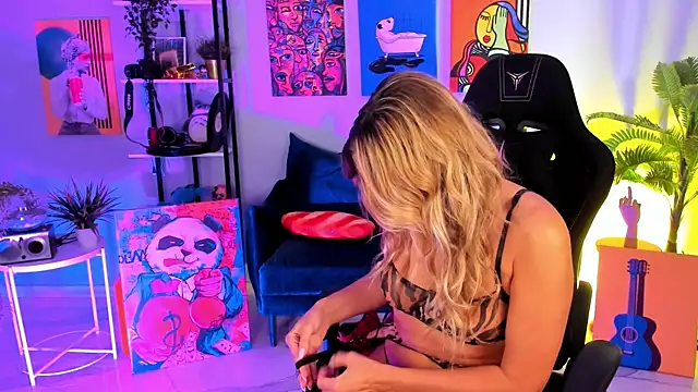 SarahAlluring online show from October 10, 12:10 pm