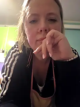 Irina3718 online show from December 2, 9:17 pm