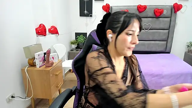 Tania Duque online show from February 16, 2:06 pm