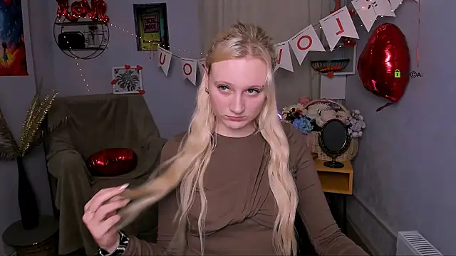 madam uliis online show from February 17, 1:54 pm