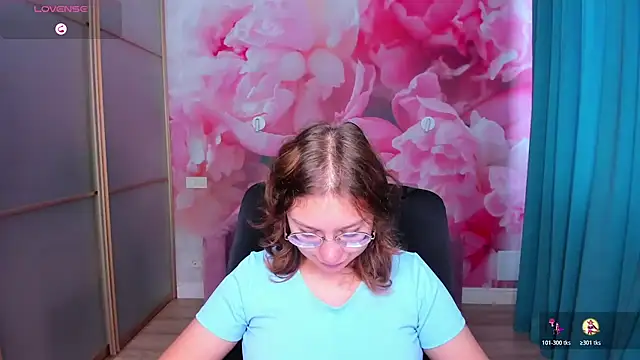 Snapshot of AngelinaLow chatting on October 23, 11:27 am AngelinaLow online show from October 23, 11:27 am