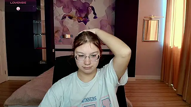 Snapshot of AngelinaLow chatting on October 21, 11:36 am AngelinaLow online show from October 21, 11:36 am