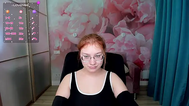 AngelinaLow online show from December 4, 12:29 pm