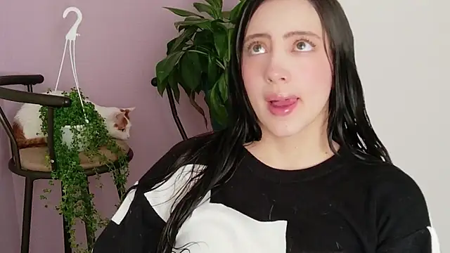 Rebbecawhite meow online show from April 5, 5:12 pm