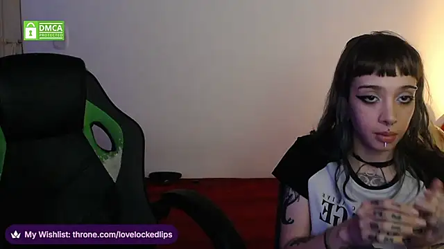 lovelockedlips online show from April 7, 5:09 am