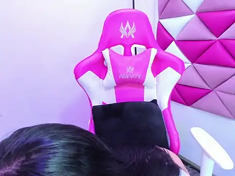 Lucy Brunno online show from January 17, 7:54 pm