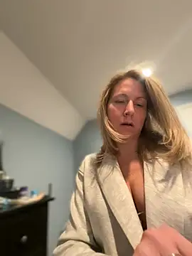 LittleMsMILF online show from March 20, 12:59 am