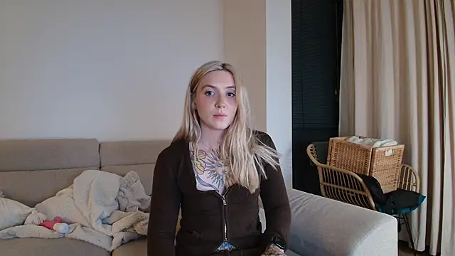 tattoobbgirl online show from April 15, 7:58 pm