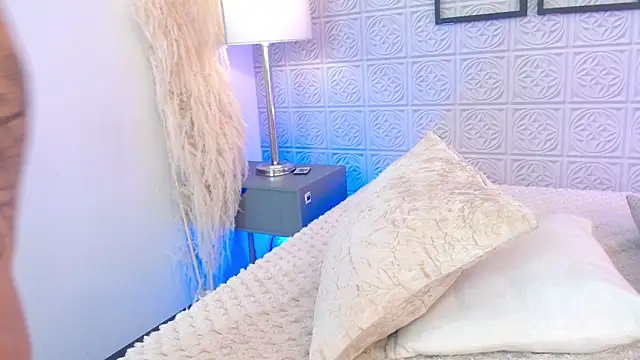 Parker Lee online show from December 18, 1:32 am