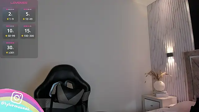 Taylor Harveey online show from January 13, 8:35 pm