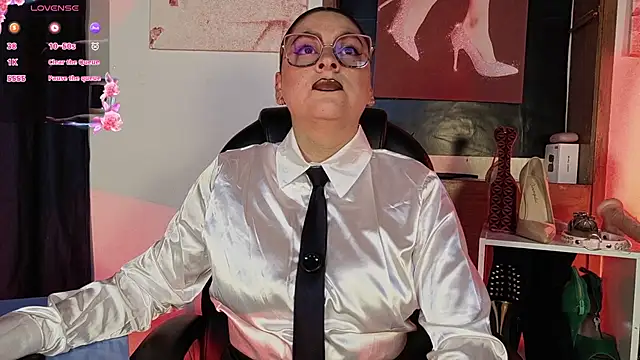  LuanaDabbraccio online show from May 7, 2:43 pm