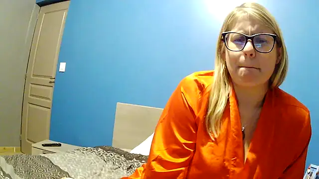 Snapshot of lady_gloria69 chatting on October 3, 8:25 pm lady gloria69 online show from October 3, 8:25 pm
