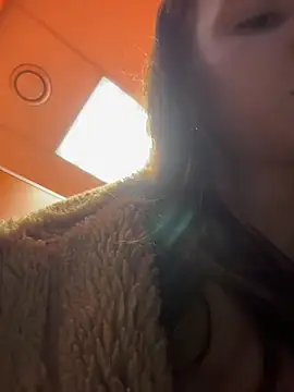 MilaBee online show from April 2, 11:51 am