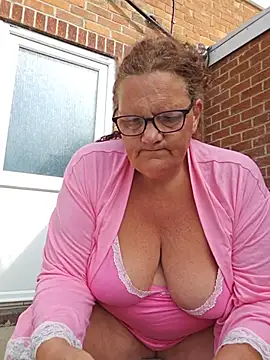 MissQueenBeex online show from June 30, 8:03 am