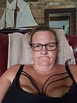 MissQueenBeex online show from July 6, 4:31 pm