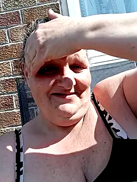 MissQueenBeex online show from April 25, 1:41 pm