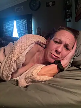 Lilbeezie81 online show from February 13, 8:32 pm