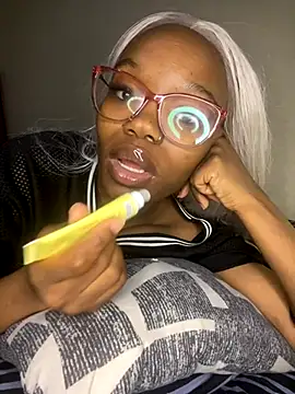 YummyMelanin117 online show from October 16, 2:14 am