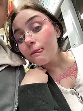 bambi lu online show from April 4, 9:46 pm