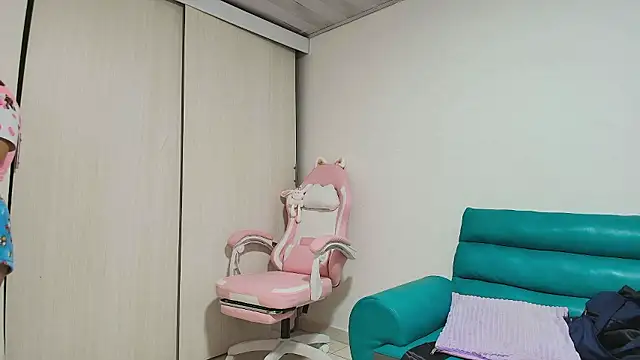 lovehotpink online show from January 12, 8:52 am