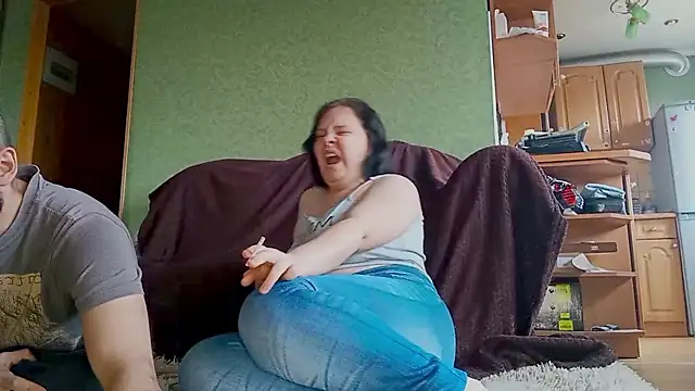 SweetPiggyx online show from April 14, 10:04 am