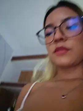 Pretty roxxyy online show from April 17, 11:23 am