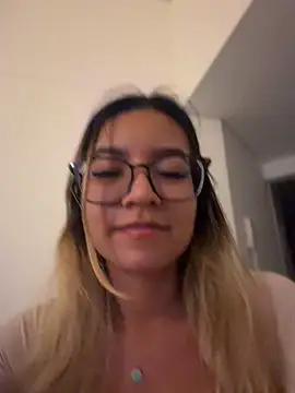 Pretty roxxyy online show from June 17, 2:13 am