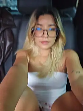 Pretty roxxyy online show from April 18, 7:58 pm