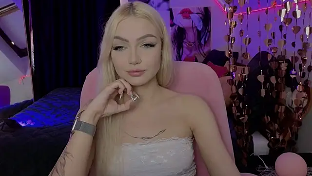 LinaLirian online show from April 2, 1:41 pm